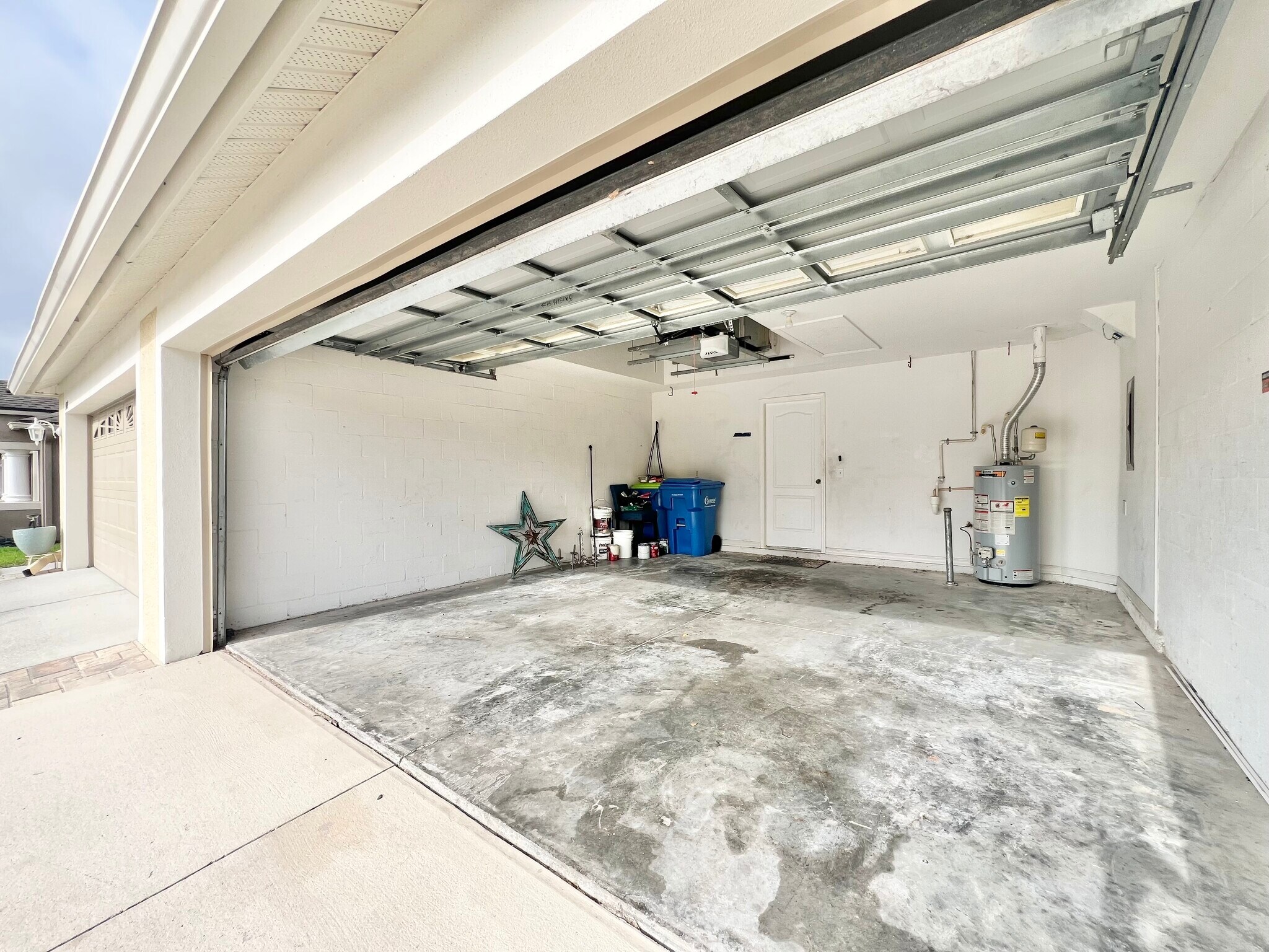 Building Photo - 1131 Zephyrhills Byp