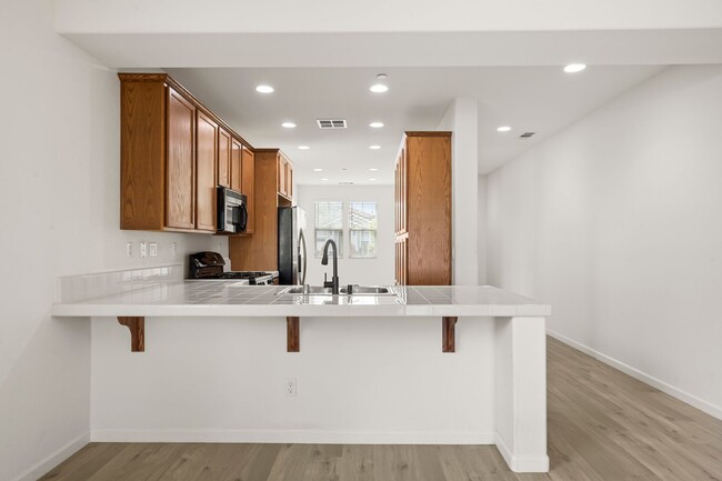 Building Photo - Desirable Elk Grove Area