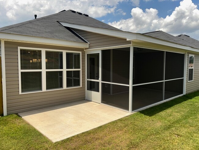 Building Photo - 158 Atherstone St