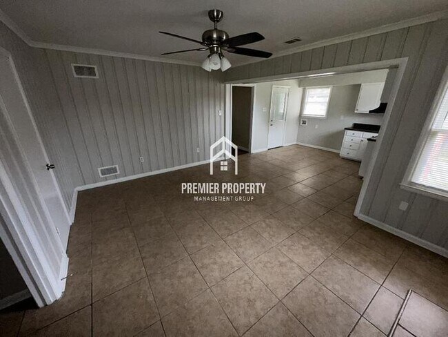 Building Photo - FIRST MONTHS RENT FREE!