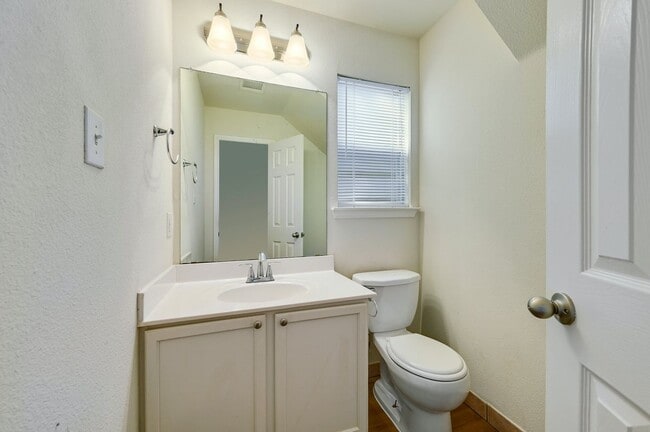 Building Photo - 1531 Parkfiled Cir 78664 | 3 Bed 2.5 Bath $1800 Coming soon - Available 04/26/26