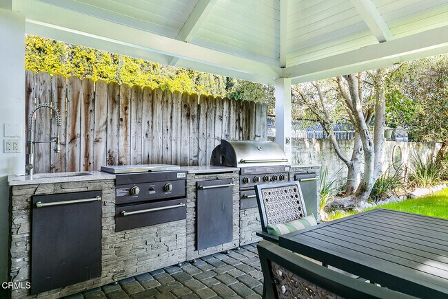 Building Photo - 2065 San Marino Ave