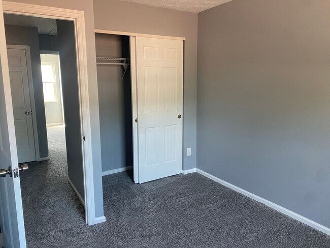 Building Photo - Sunbury Townhome