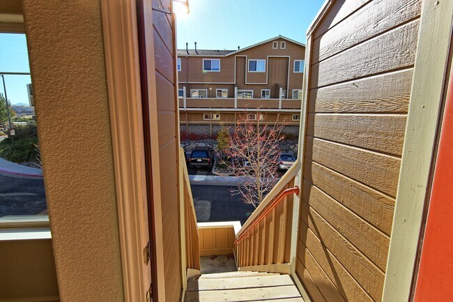 Building Photo - Updated Condo in North Reno