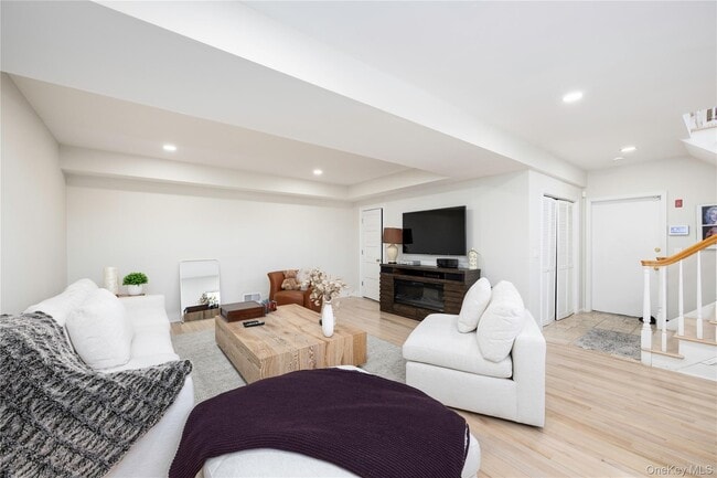 Building Photo - 850 S Lake Blvd