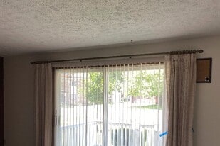 Building Photo - 315 S Bloomington St