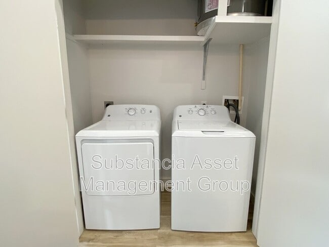 Building Photo - 1683 Midtown Pl