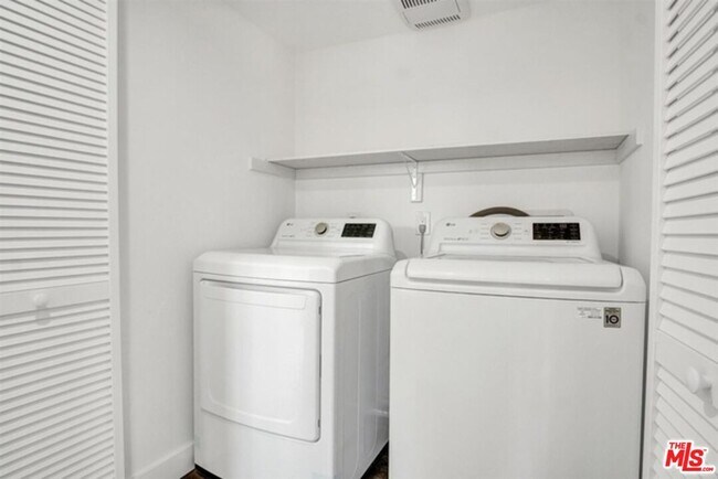 Building Photo - 2419 Cochran Ave