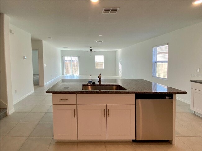 Building Photo - Stunning 5 Bed/2.5 Bath Home in Wesley Chapel with 2869 sq ft - Must See!