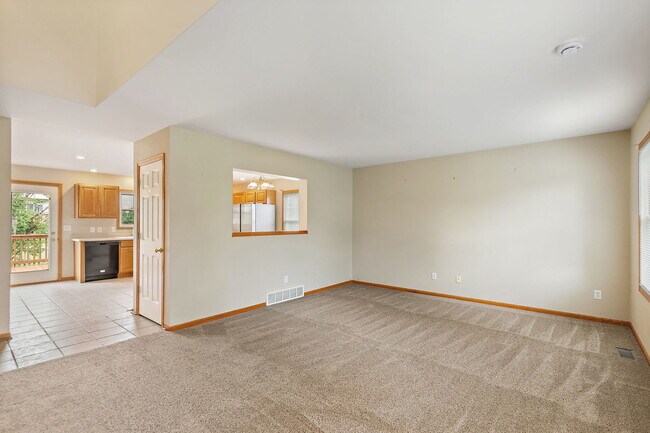 Building Photo - 1541 Moluf St