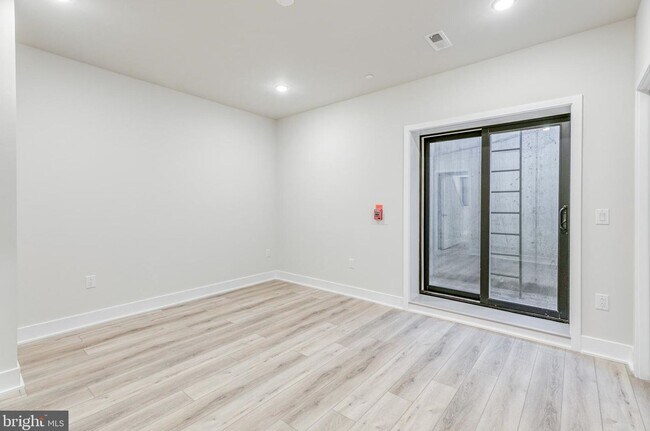 Building Photo - Brand New Luxury Apartments