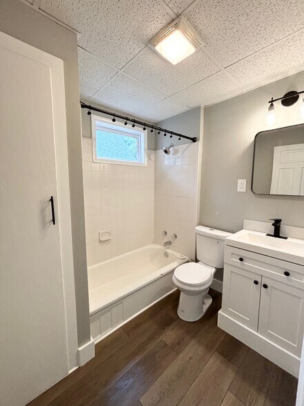 Building Photo - 109 Unger Ave