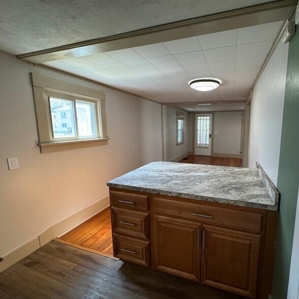 Building Photo - 11 Lincoln Ave