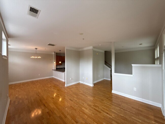 Building Photo - Elizabeth Townhome - T.R. Lawing Realty Property