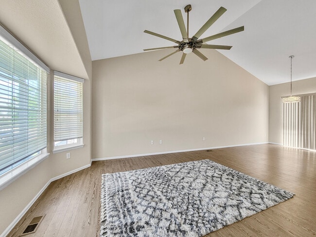 Building Photo - Charming 3 beds 2.5 baths in Firestone