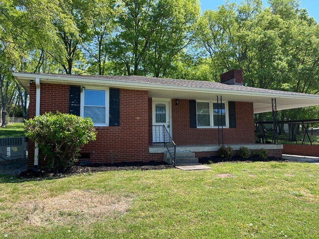 Building Photo - Great 3 Bedroom Home on Large Lot in Mount Juliet!