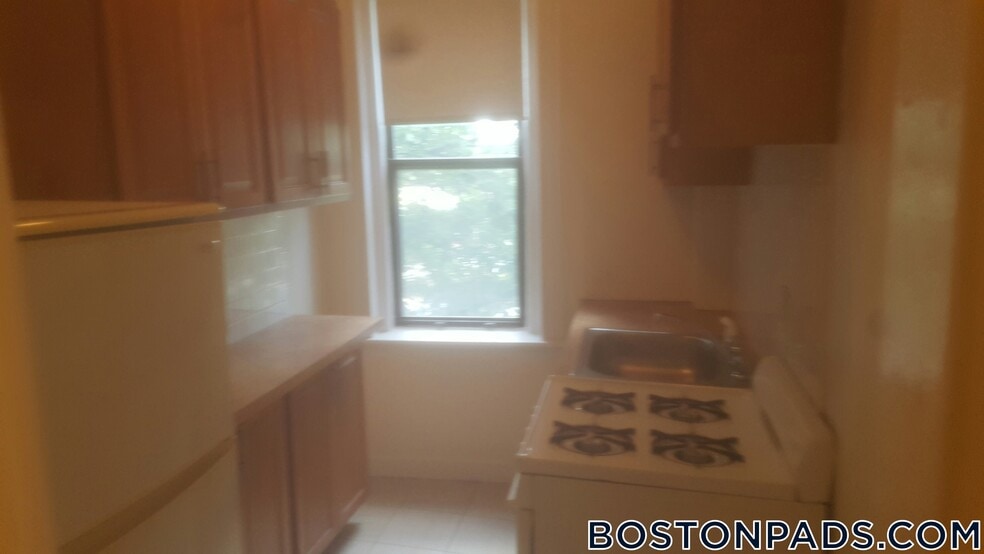 Building Photo - 1148 Commonwealth Ave