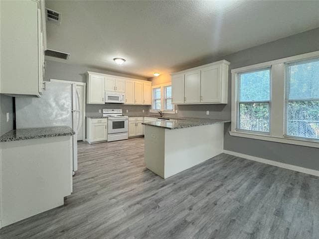 Building Photo - 2109 N Elm St