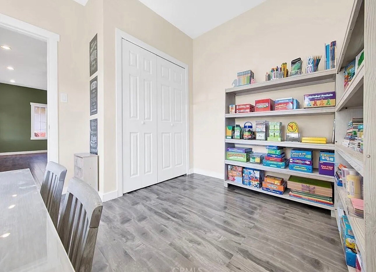 Building Photo - 131 E Ave 45