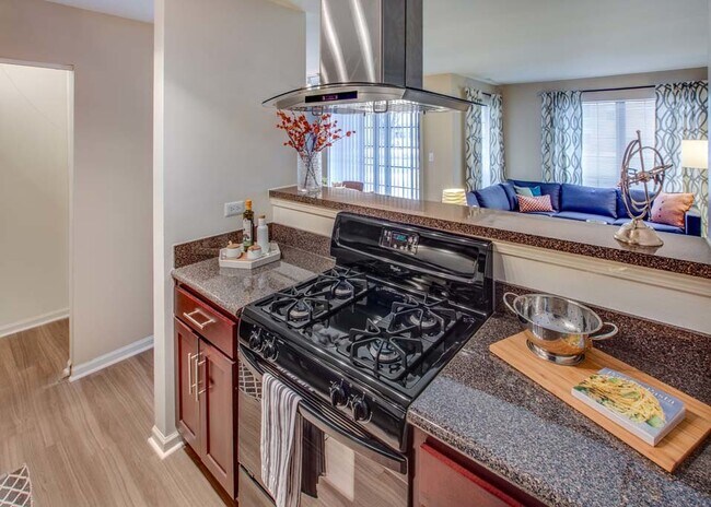 Building Photo - 6044 Laurel Ln