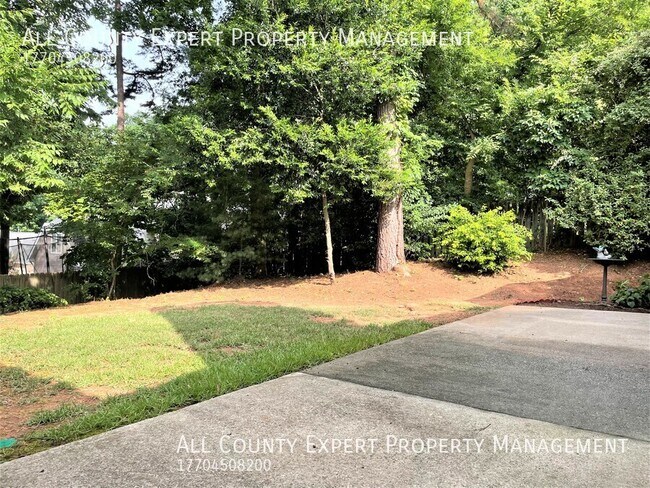 Building Photo - 110 Pinion Cir