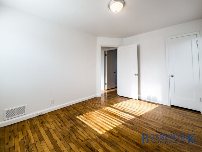 Building Photo - Spacious 4-Bed Home with Basement & Covered Patio