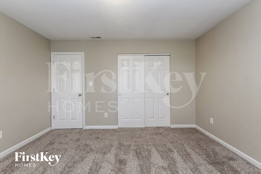 Building Photo - 2634 Lullwater Ln