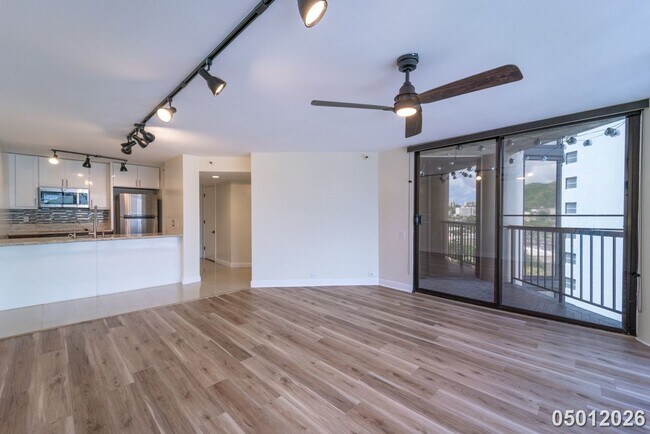 Building Photo - Luxury 1-Bedroom Condo with Stunning Mountain Views