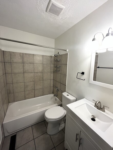 Building Photo - 1921 Dunning Rd