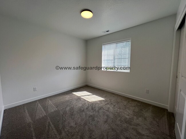 Building Photo - Newer 4 Bedroom Home in West Jordan