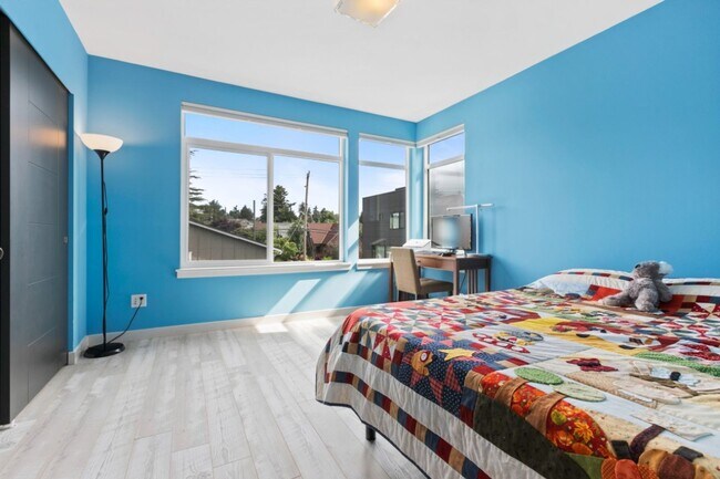 Building Photo - 3Bd/3Ba Seattle Townhome