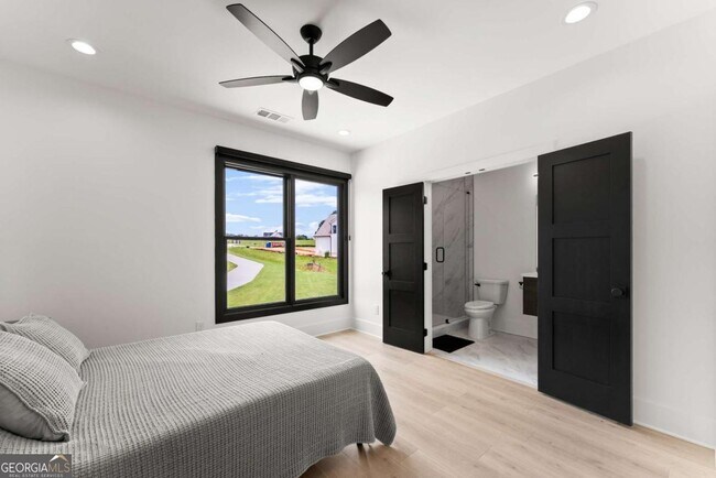 Building Photo - 151 S Pointe Dr