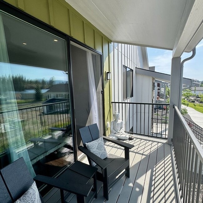 Building Photo - Cute, modern 2 bed 2.5 bath condo for rent!
