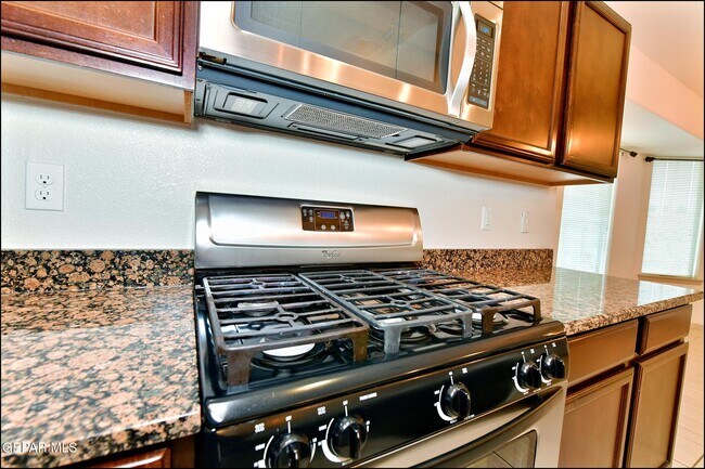 Building Photo - 5005 Moon Ranch Ln