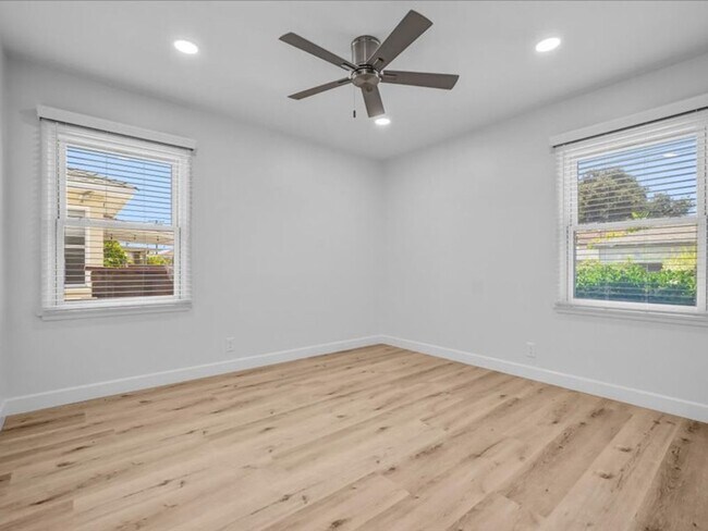 Building Photo - 4847 Ocana Ave