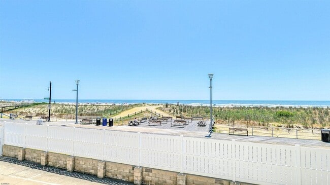 Building Photo - 108 S Montpelier Ave