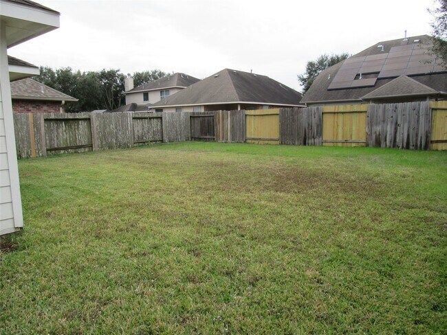 Building Photo - 6338 Applewood Forest Dr