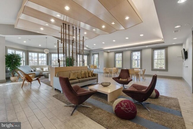 Building Photo - 7349 Mockingbird Cir