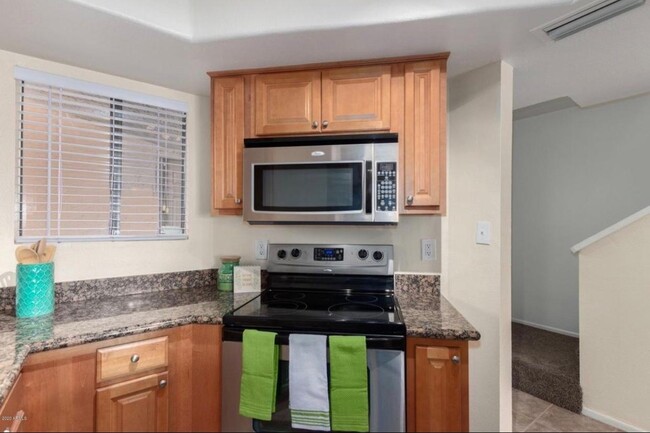 Building Photo - 985 N Granite Reef Rd