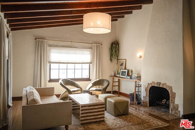 Building Photo - 6101 S Mansfield Ave