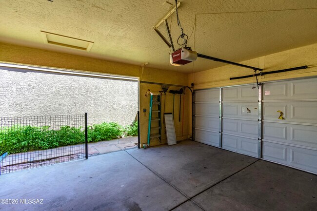 Building Photo - 2549 N Palo Santo Dr