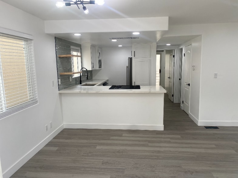 Building Photo - 213 Moonstone St