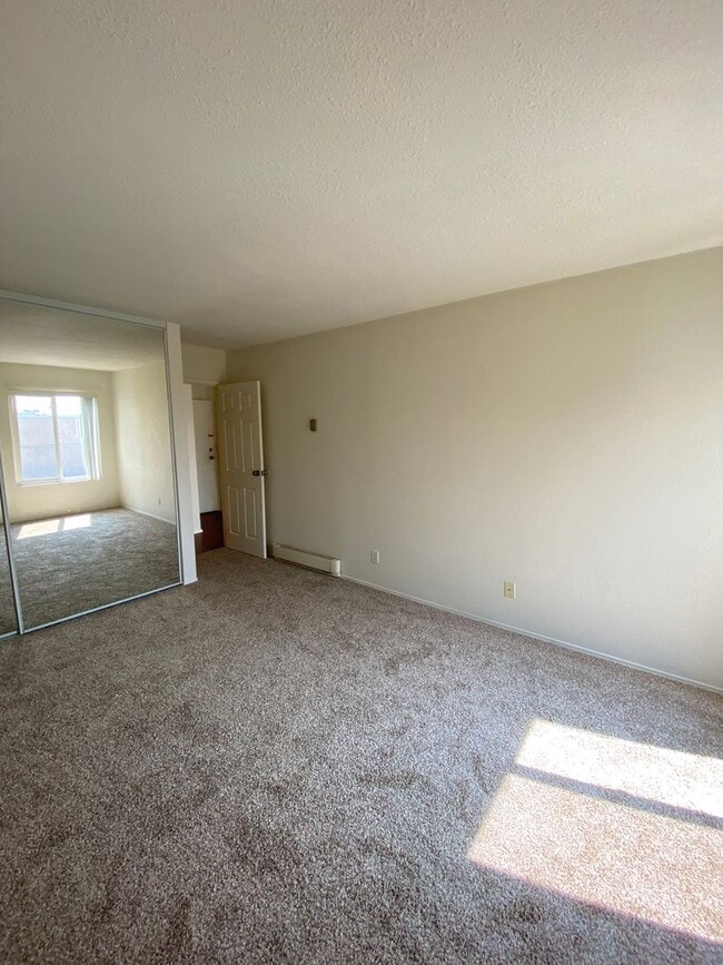 Building Photo - 1 Bed - 1 Bath Single Story Condo; 2nd floor unit in Pacific Beach