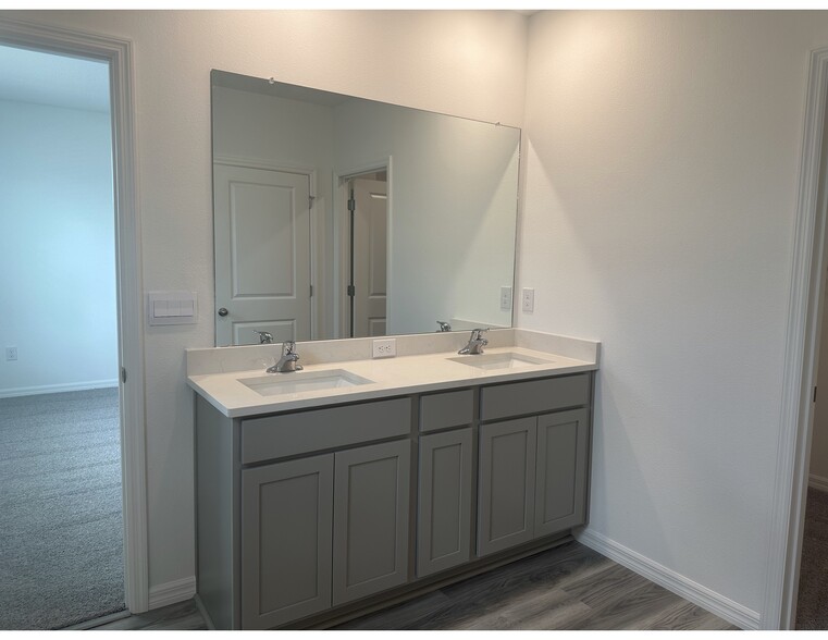 Primary Bath - 10588 Farm Hill Ave