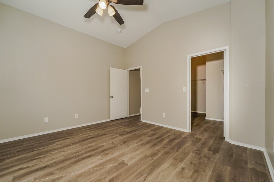 Building Photo - 4833 River Splash Ave