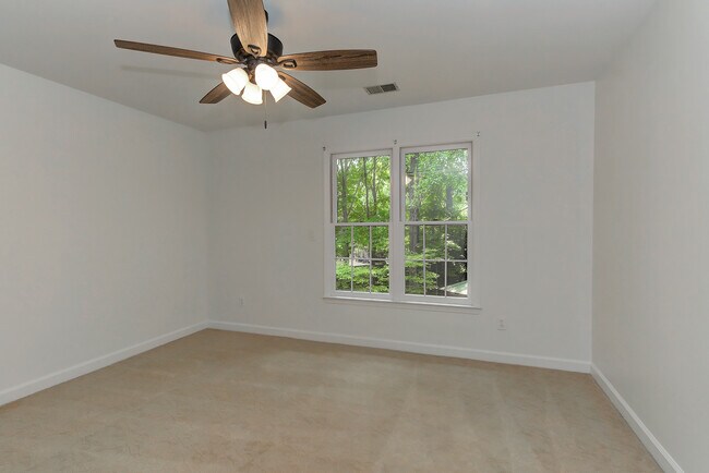 Building Photo - 801 Brightwood Ln