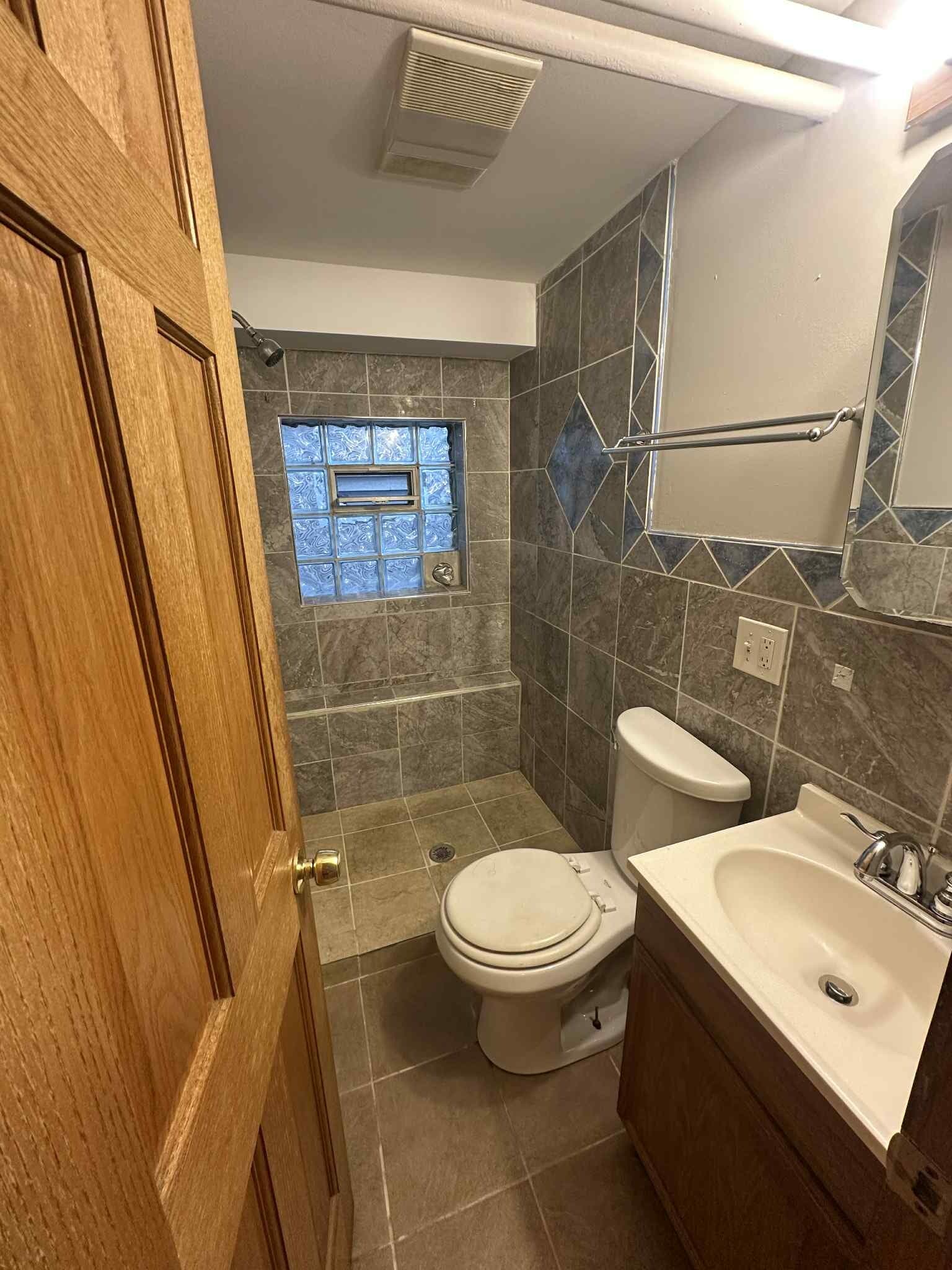Building Photo - 3709 W Diversey Ave