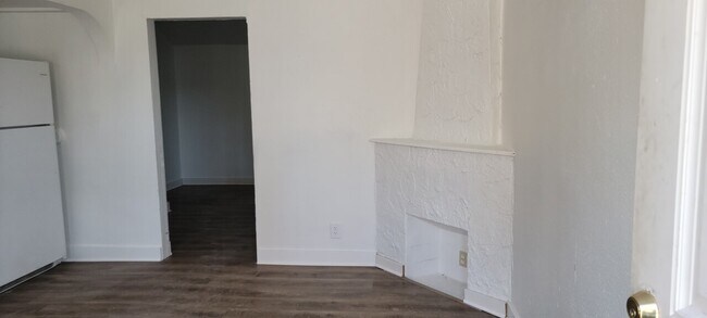 Building Photo - 6 Plex Creek Top