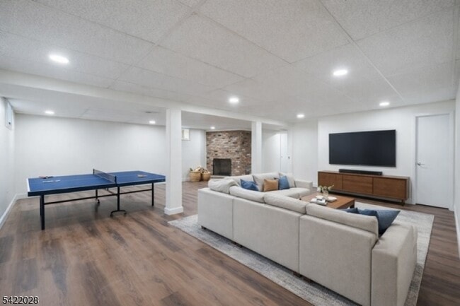 Building Photo - 6 Windsor Way