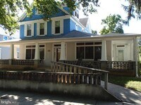 Building Photo - 1337 Kearny St NE